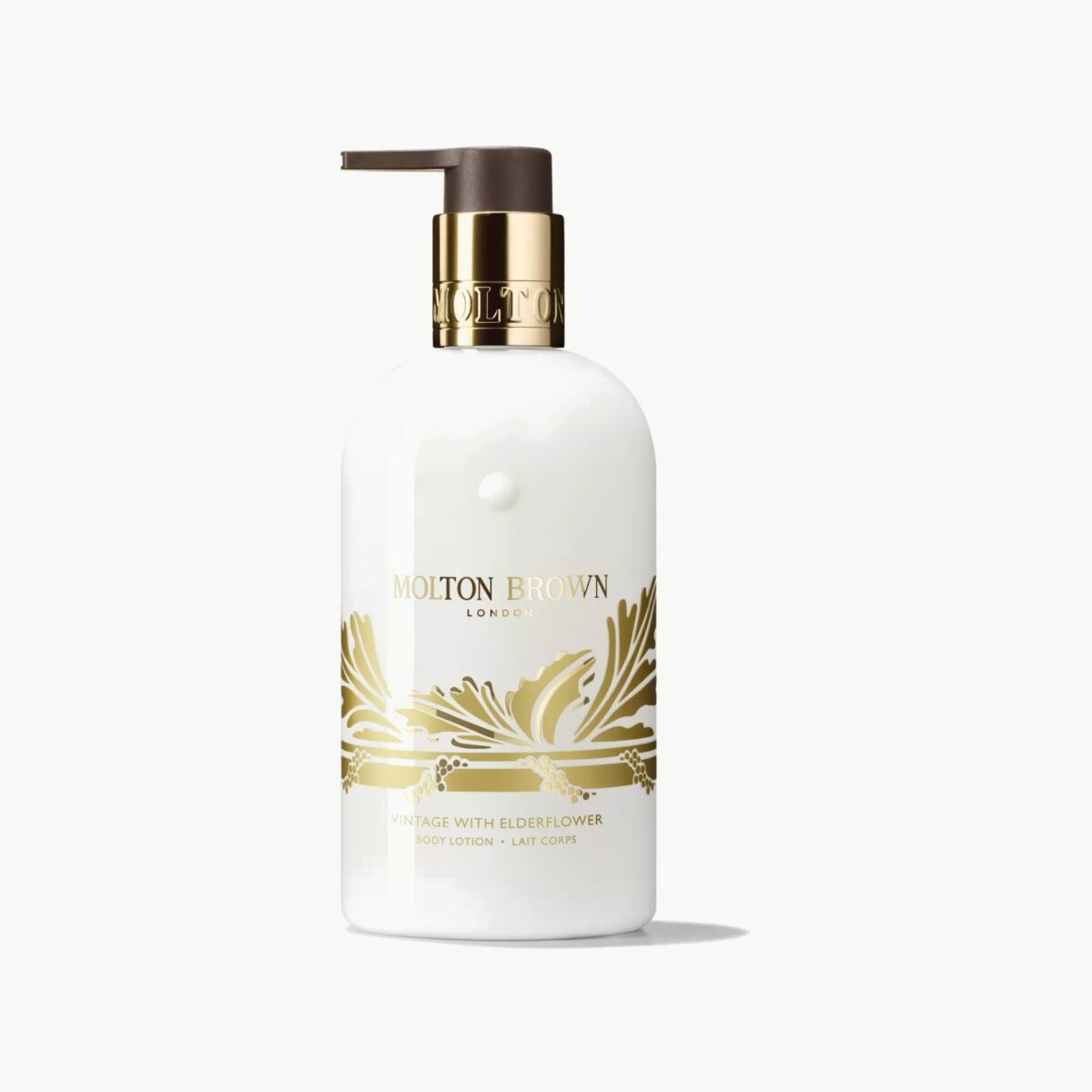 Silkemyk body lotion med duft av grapefrukt, hylleblomst og vetiver. Fugter huden dypt og etterlater en frisk, elegant duft.