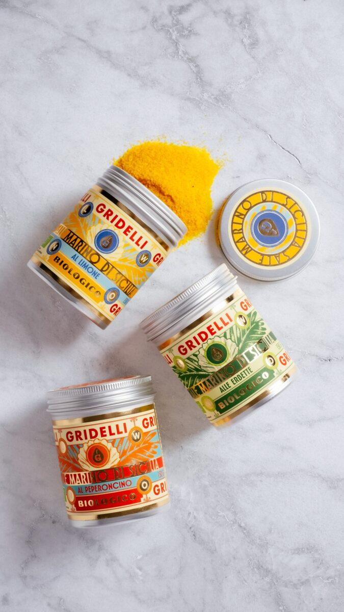 Gridelli smaksatt havsalt med urter, sitron og chili på marmor