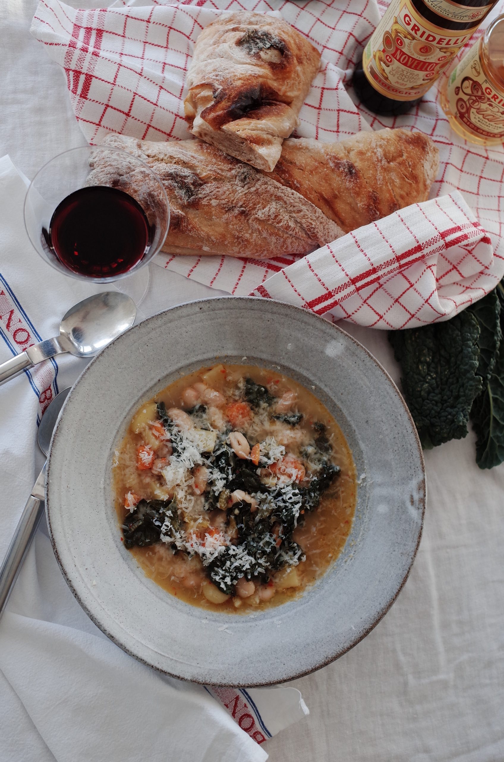 Suppe toppet med Gridelli Il Novello olivenolje