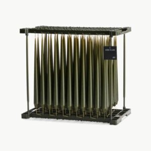 Stagelys 32 cm i Deep Forest matt fra Ester & Erik i stativ